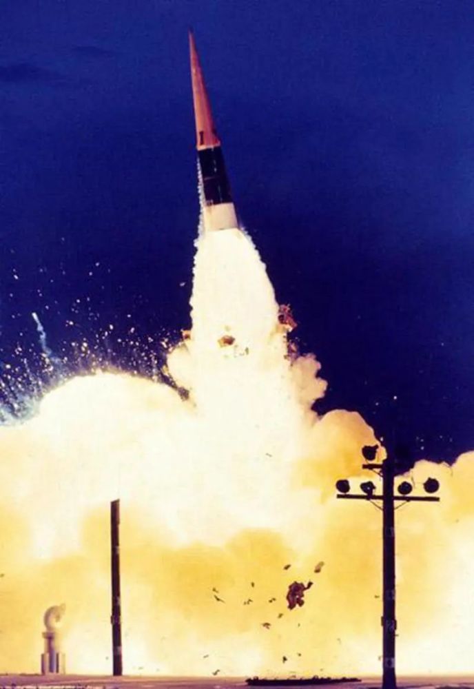 中国中段反导拦截弹，筑起天空防线的重要力量，中国中段反导拦截弹，筑建天空防线的主力军