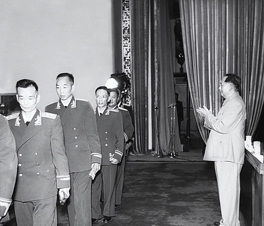 传奇人物,1955年最年轻的上将——英勇无畏的军事领袖,英勇无畏的传奇军事领袖,最年轻的上将诞生在1955年