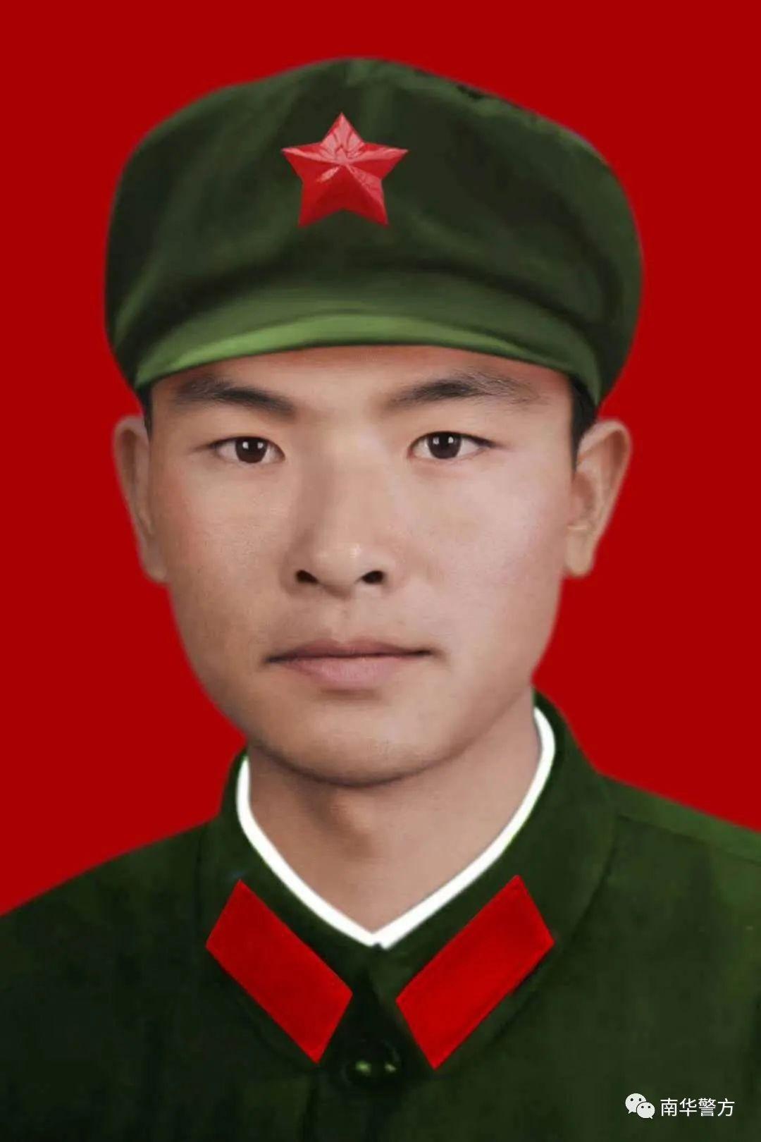 军装图片男，荣耀与力量的象征，军装图片男，荣耀与力量的象征风采展