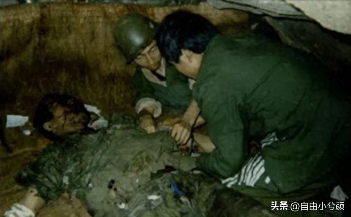 丁晓兵独臂拿枪照片,坚韧不拔的精神象征,丁晓兵独臂拿枪照片,坚韧精神的象征