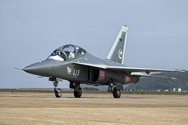 中国空军高级教练机,翱翔天空的国之重器,中国空军高级教练机,翱翔天空的国防利器