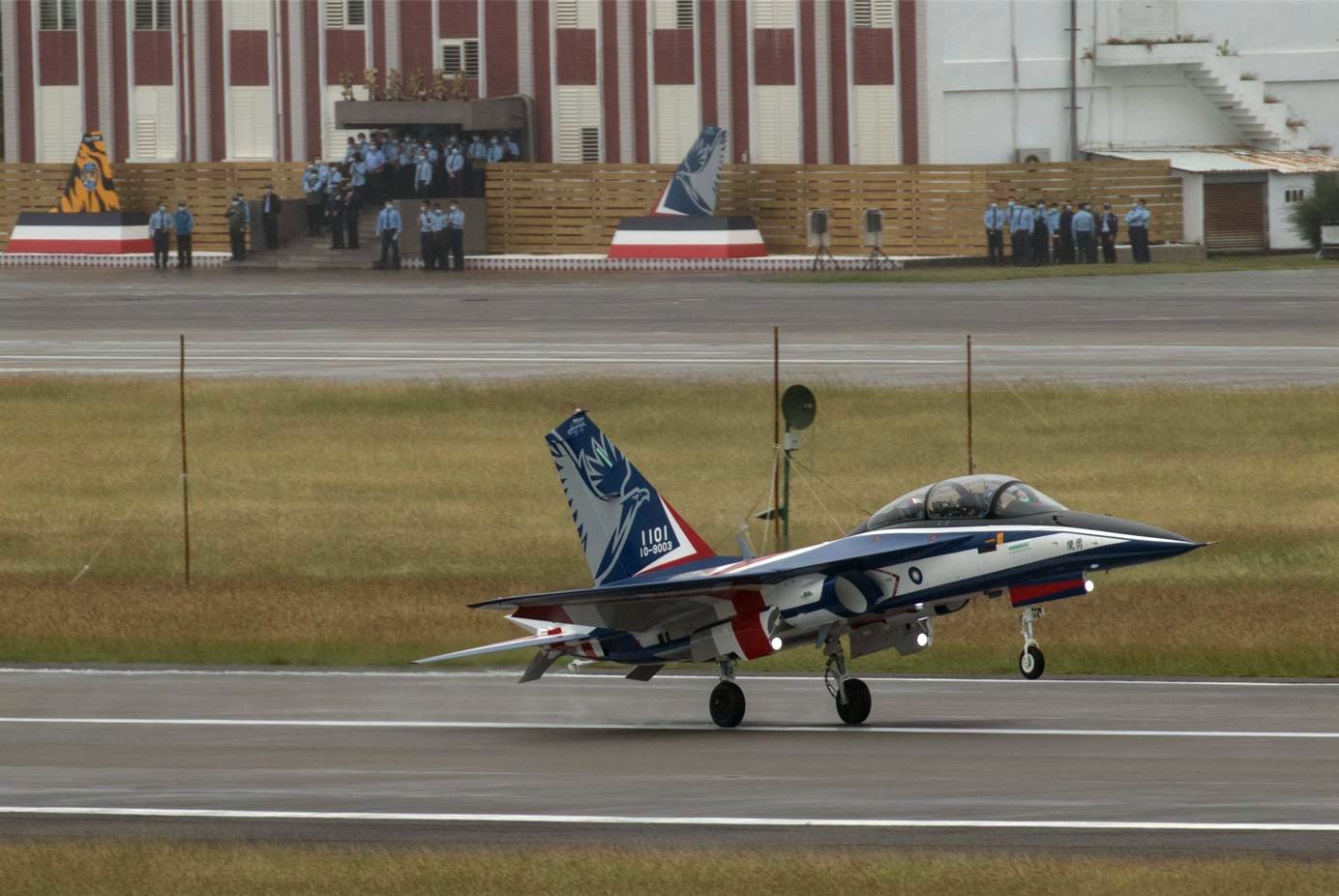 中国空军高级教练机,翱翔天空的国之重器,中国空军高级教练机,翱翔天空的国防利器