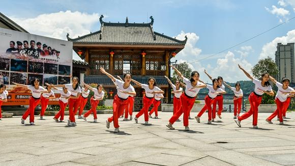 今天的她们演员表深度解析,今日热播剧她们演员阵容深度解析