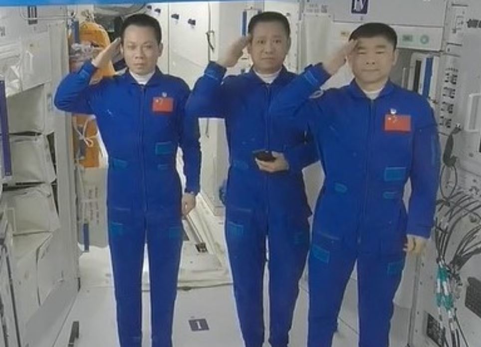 今天航天员回家,荣耀与感动的时刻,航天员荣耀归来,感动与荣耀的时刻