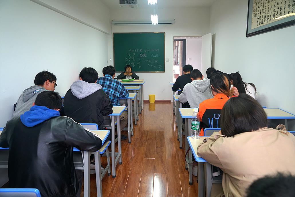 大专毕业参军后的出路，大专毕业后参军，未来的出路与选择