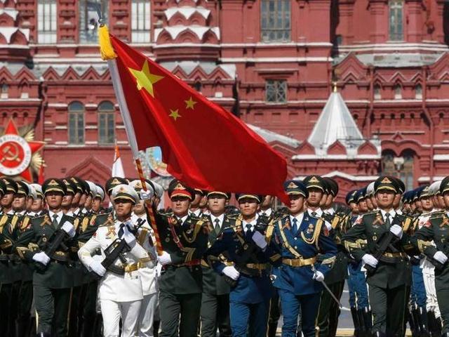 2015年解放军参加俄罗斯阅兵，彰显中俄军事合作与大国友谊，中俄军事合作深化，解放军参加俄罗斯阅兵彰显大国友谊