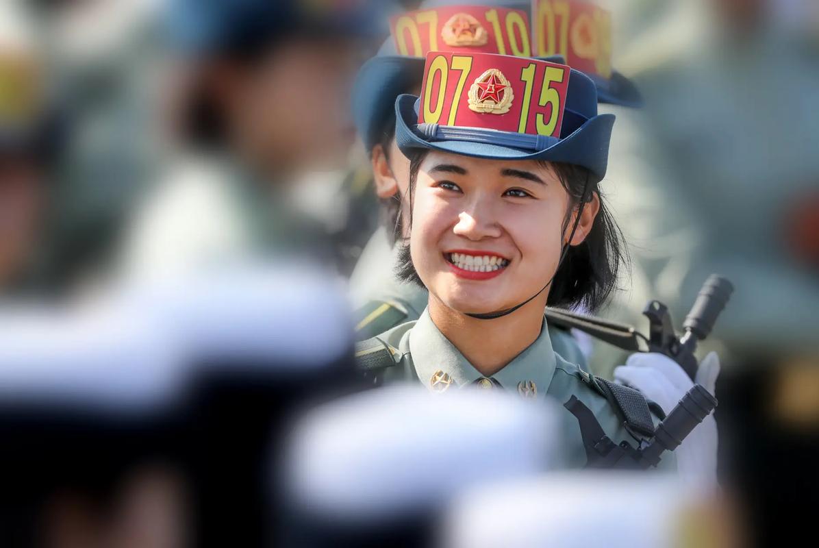 阅兵最漂亮的中国女兵图片，荣耀与力量的象征，阅兵中的中国女兵风采，荣耀与力量的象征图片展示