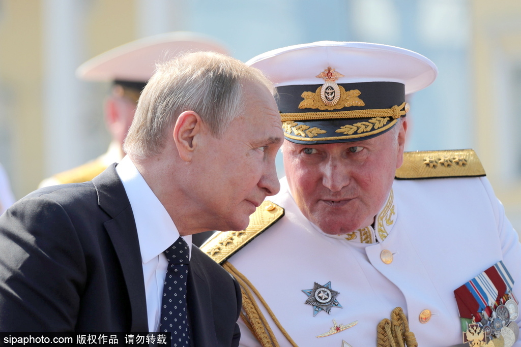 普京检阅吉尔吉斯斯坦军仪仗队，展现俄吉友谊与军事合作的深刻意义，普京检阅吉尔吉斯斯坦军仪仗队，俄吉友谊与军事合作的见证