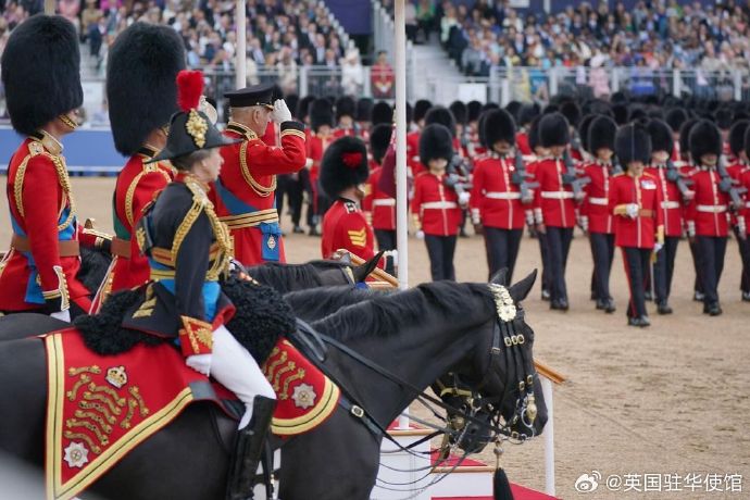 英国与中国的阅兵礼,东西文化中的仪式与象征,英国与中国的阅兵礼,东西文化仪式与象征对比
