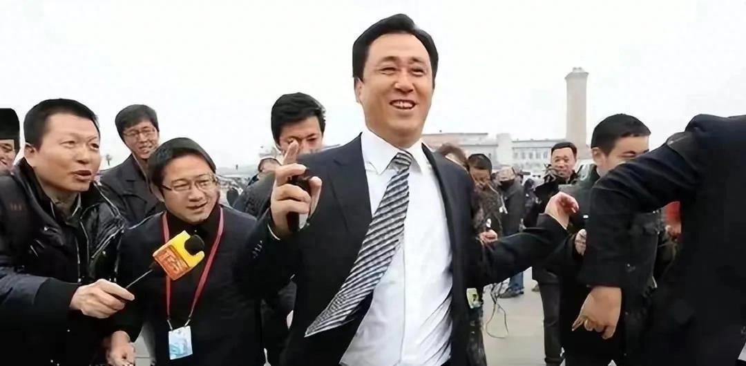 恒大许家印最新消息，挑战与机遇并存，恒大许家印最新动态，挑战与机遇交织