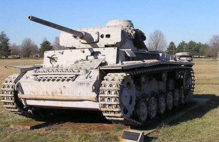 虎式坦克与T-34的对决,二战铁甲交锋的传奇篇章,二战传奇对决,虎式坦克与T-34的铁甲交锋篇章