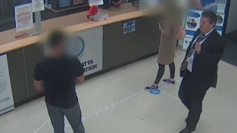 关于男子在女厕内脱裤自慰的警示与反思,男子在女厕内脱裤自慰事件,警示与反思的必要话题