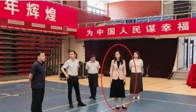 凤凰网新闻报道，揭示新闻背后的故事，凤凰网新闻报道揭秘，新闻背后的故事浮出水面