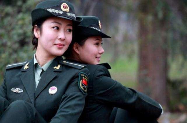 星空迷彩女兵，坚韧与柔美的独特魅力，星空迷彩女兵的独特魅力，坚韧与柔美并存