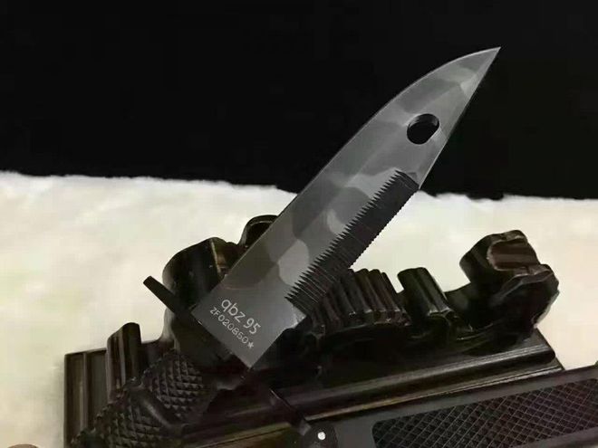 最好的防身冷兵器，选择与应用的重要性，冷兵器防身术，选择与应用的关键重要性