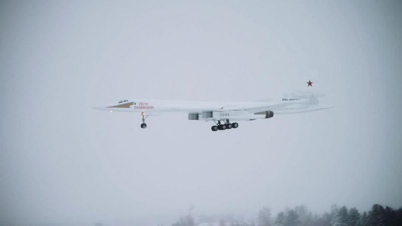 亚轨道轰炸机首飞成功，开创军事航空新篇章的官方新闻，亚轨道轰炸机成功首飞，军事航空领域迈入新时代