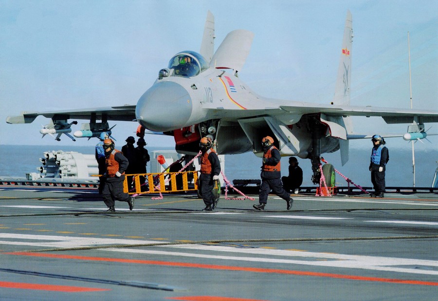 歼-15着舰，中国海军航空兵力量的壮丽篇章，歼-15着舰，中国海军航空兵力量的辉煌里程碑