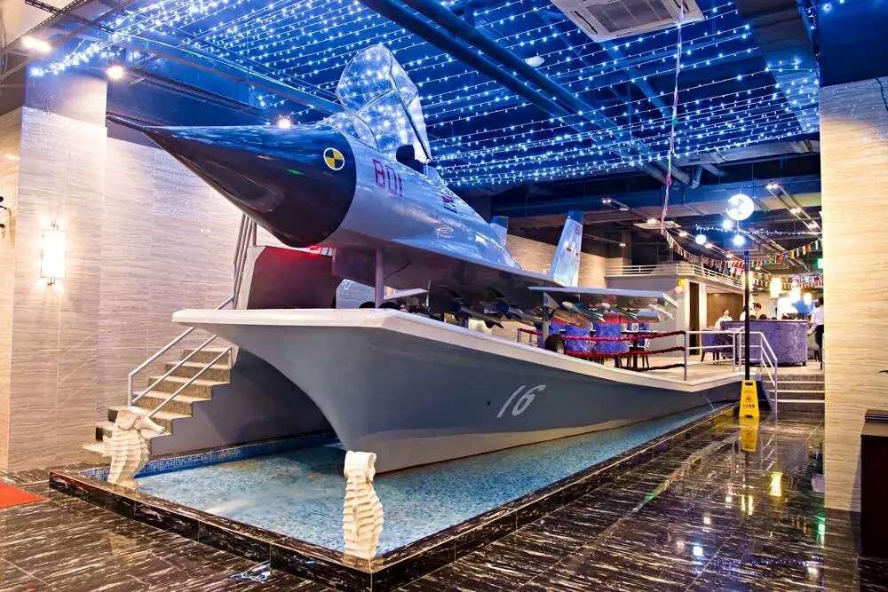 航空母舰主题酒店，融合军事魅力与现代化服务的独特体验，航空母舰主题酒店，军事魅力与现代化服务的完美融合体验