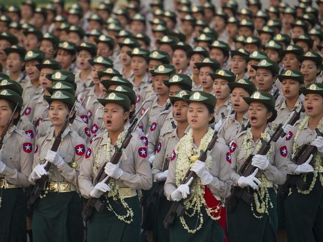 中国女兵早上好图片，展现力量与美丽的独特风采，中国女兵早上好，力量与美丽的独特风采展现
