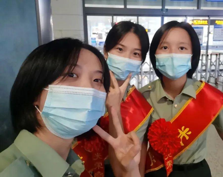 女兵正式集体照片,荣耀的瞬间与时代的力量,女兵集体荣耀瞬间,时代力量展现风采