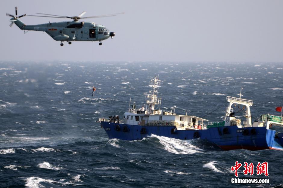 亚丁湾护航渔船，守护海洋安全的勇者之路，亚丁湾护航之旅，勇者守护海洋安全之路