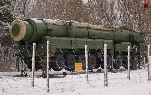 俄罗斯白杨导弹的速度,解析其技术特点与战略优势,俄罗斯白杨导弹技术特点与战略优势解析,速度之王的实力展现