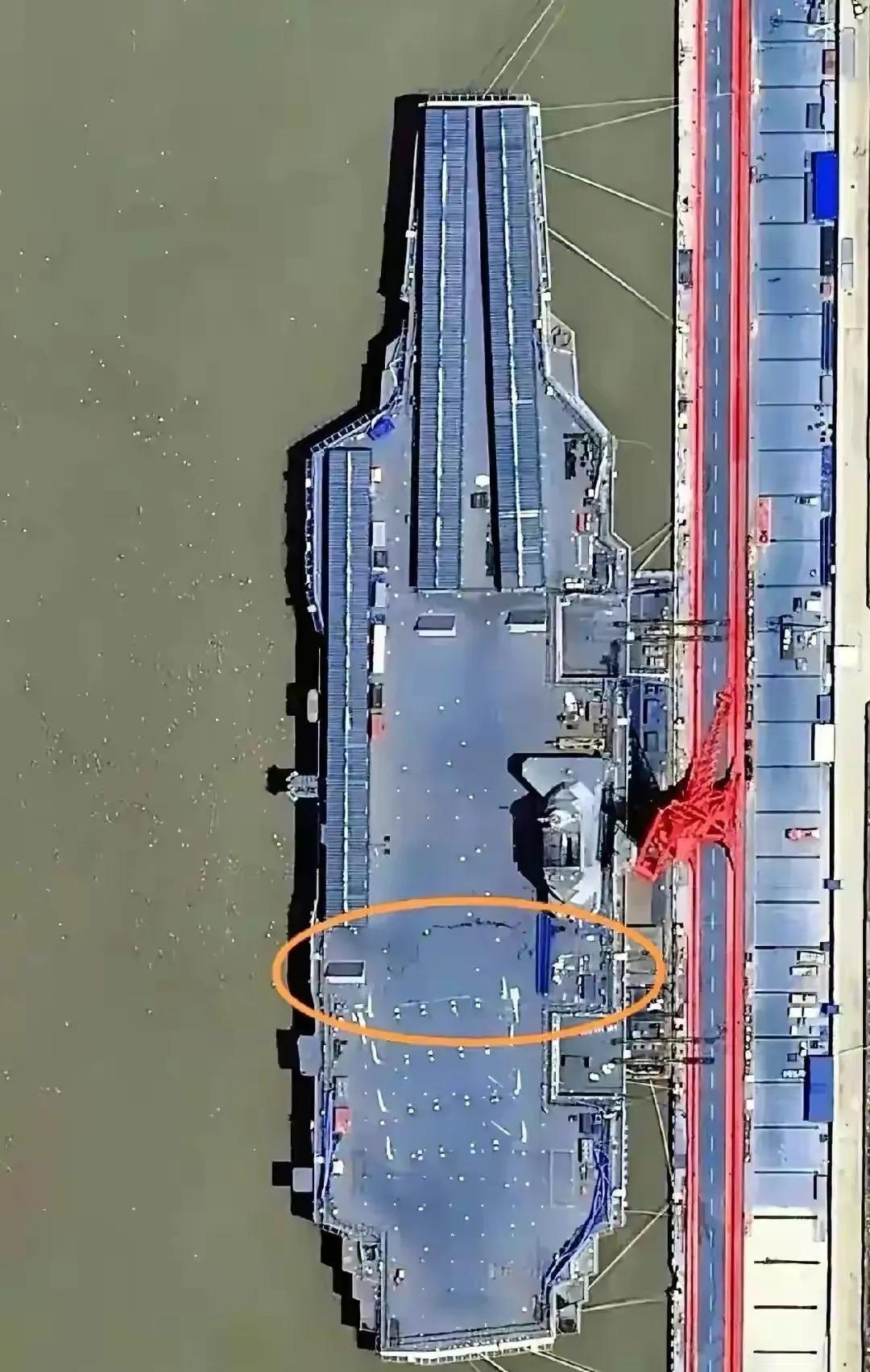 库兹涅佐夫号航母与辽宁舰,两大军事巨头的对比,库兹涅佐夫号航母与辽宁舰,军事巨头对比