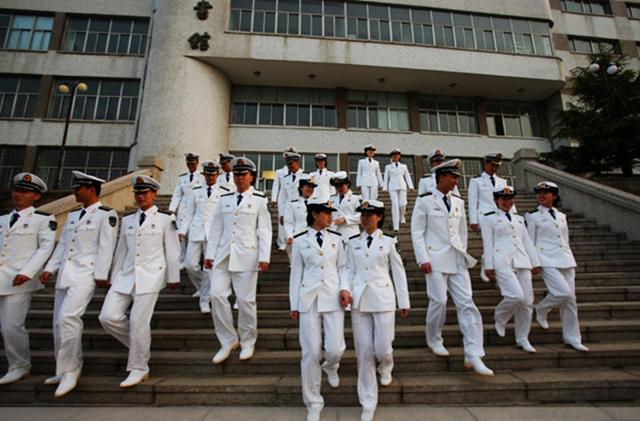 解放军海军潜艇学院，培养深海精英的摇篮，解放军海军潜艇学院，深海精英摇篮