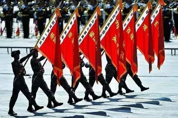 阅兵时刻，历史的印记与时代的风采，阅兵时刻，历史印记与时代风采的交相辉映