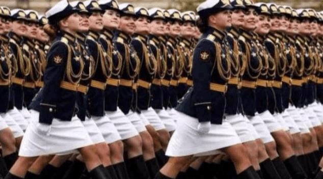 女兵裙子的作用，超越传统认知的军事装备探讨，女兵裙子的多重作用，突破传统认知的军事装备探讨