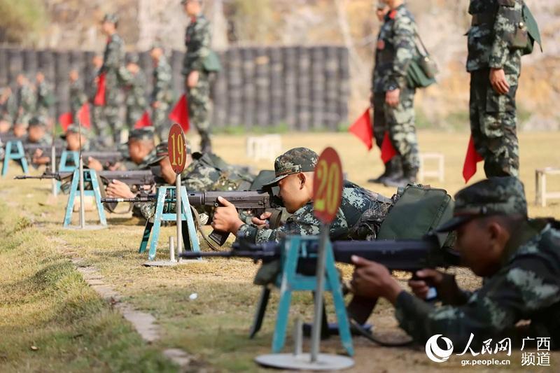 武警打靶，锤炼精兵强将的实战化训练，武警实战化训练，锤炼精兵强将的打靶行动