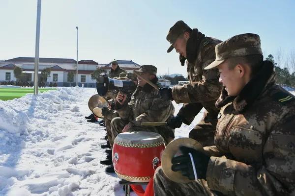 中国女特种兵霸气场面，中国女特种兵震撼瞬间，英勇无畏的霸气场面