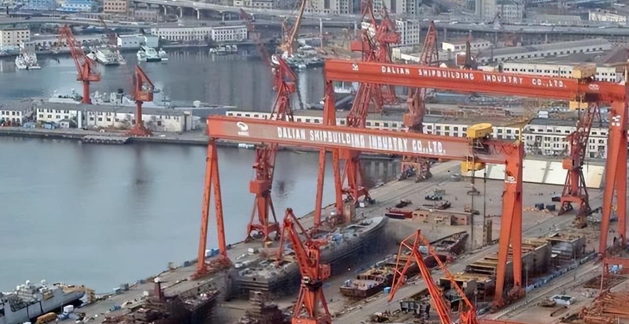 关于我国建造多少艘055型驱逐舰的探讨，中国055型驱逐舰建造数量探讨
