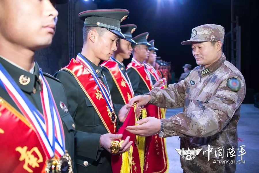 集团军表彰,荣耀时刻,激发前行动力,集团军表彰盛典,荣耀时刻,砥砺前行