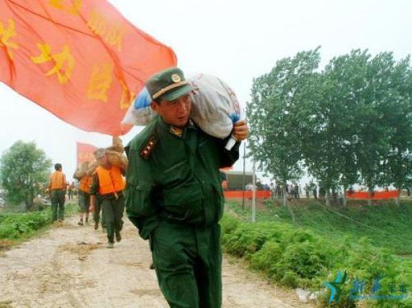 丁晓兵媳妇的军衔，荣耀与责任的象征，丁晓兵媳妇的军衔，荣耀与责任的标志