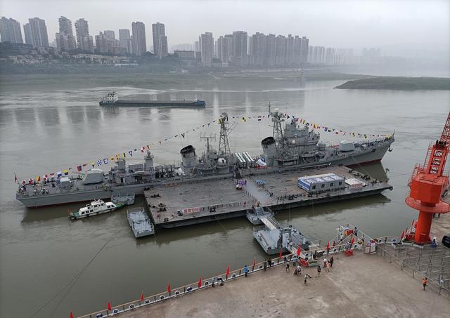 重庆舰之荣耀，揭秘中国海军重庆号导弹驱逐舰（116舰），揭秘中国海军重庆号导弹驱逐舰（荣耀之重庆舰）