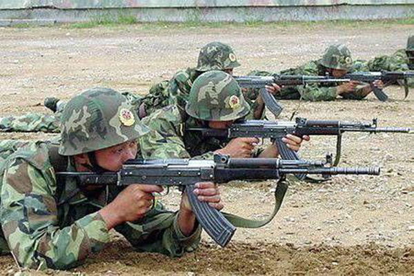 中国部队现在所用的枪支装备,历史演变与现状概述,中国部队枪支装备的历史演变与现状概述