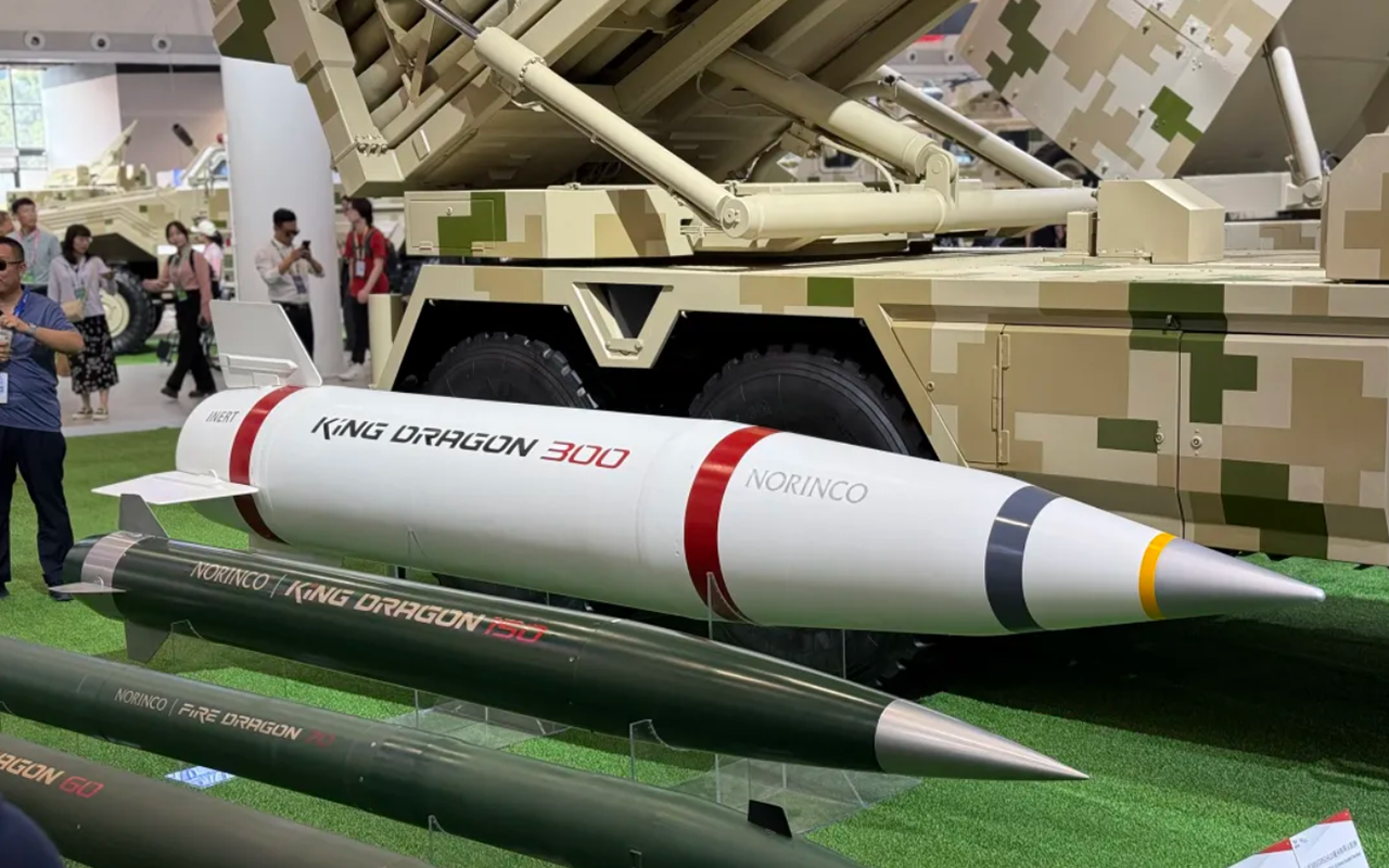 东风与长剑,时代的双璧人——东风100与长剑100的交汇点,东风与长剑的时代交汇,东风100与长剑100的双璧人时代