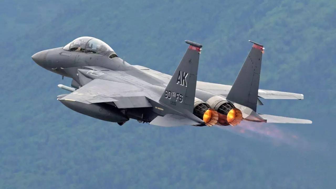 歼-16的机载武器与航电系统深度解析，歼-16机载武器与航电系统全面解析
