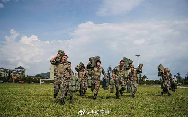 星空迷彩作业服,功能与美学的完美结合,星空迷彩作业服,功能与美学的极致融合