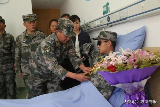 战斗英雄丁晓兵简介，一位英勇无畏的传奇人物，战斗英雄丁晓兵，英勇无畏的传奇人生简介