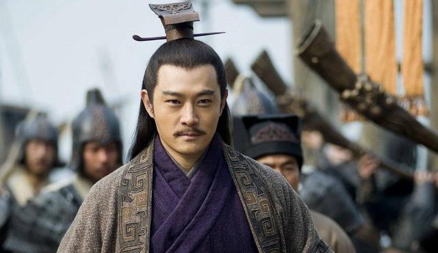 周瑜，军事频道主持人的风采，周瑜，军事频道主持人的魅力风采