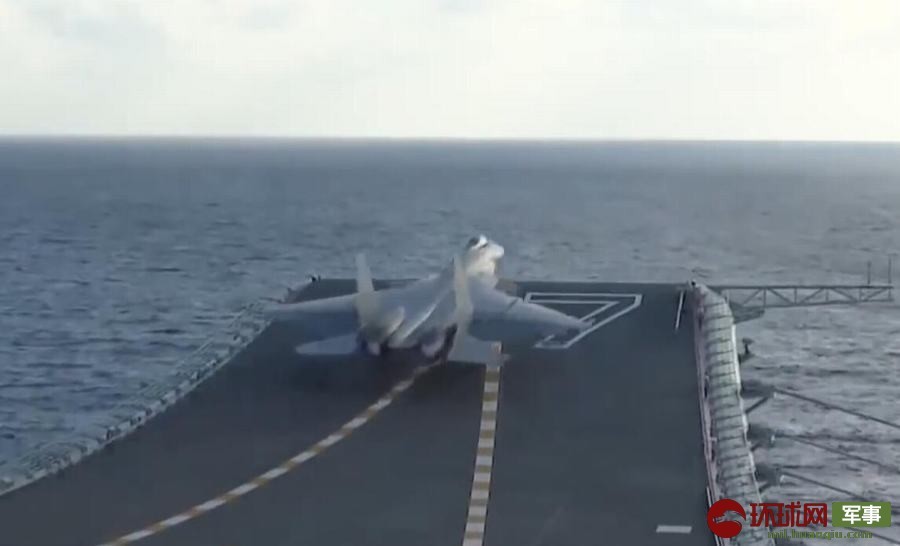 歼-15在航母上起飞的震撼视频，展现中国海军航空兵力量新篇章，歼-15航母起飞视频揭秘，中国海军航空兵力量崭新篇章