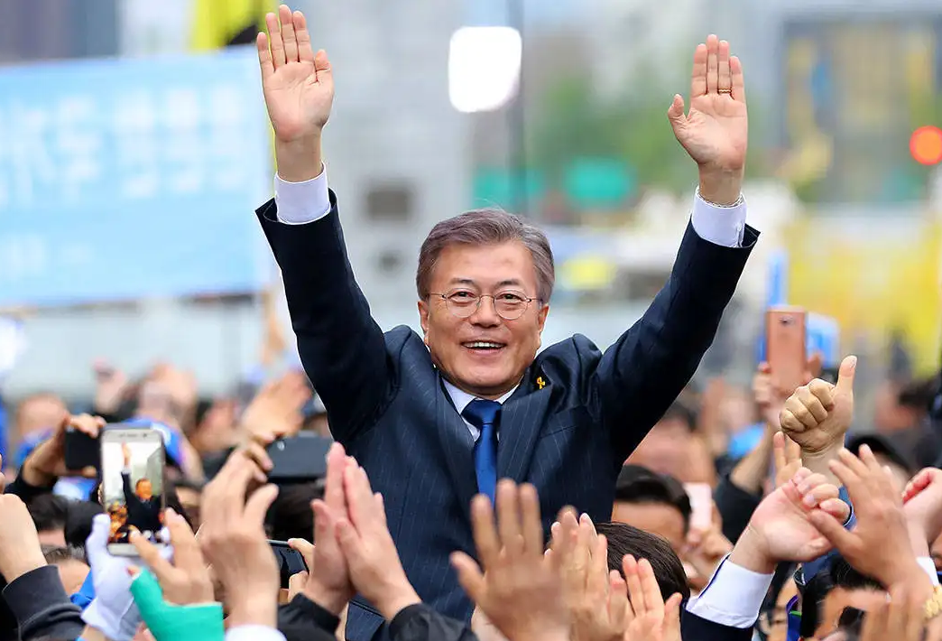 文在寅宣布解散国家紧急状态，重塑国家治理体系的重大决策，文在寅宣布重塑国家治理体系，解散国家紧急状态决策重磅出炉