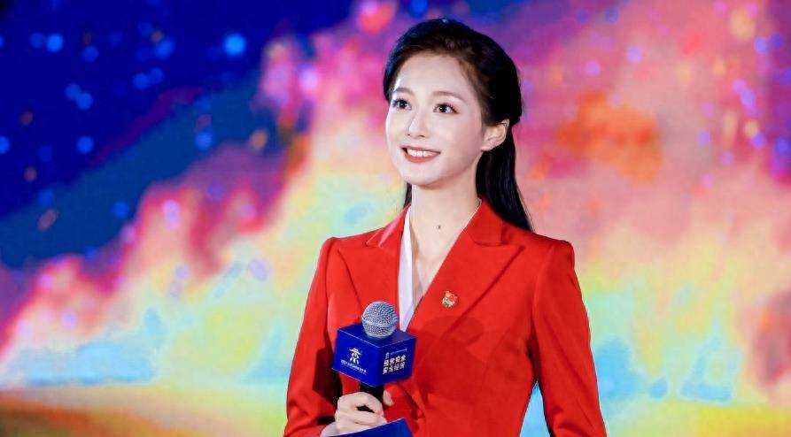 军事频道主持人冯琳,声音与力量的完美结合,冯琳,军事频道的声音与力量之星