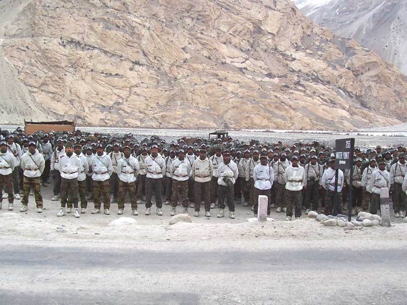 中印边境中国的兵力部署,战略考量与平衡之道,中印边境中国的兵力部署与战略平衡之道探讨