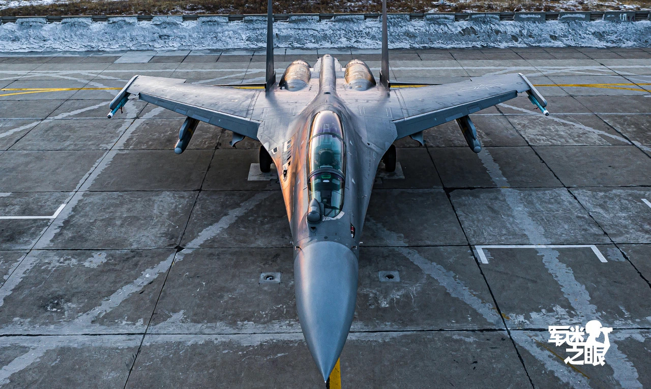 歼16与歼11的区别及与苏-30的比较,歼16与歼11的区别及与苏-30对比分析