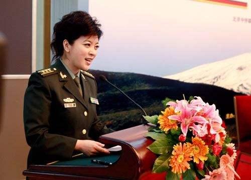 军事频道张莉，军事传播领域的璀璨明星，军事频道主持人张莉，军事传播界的耀眼明星