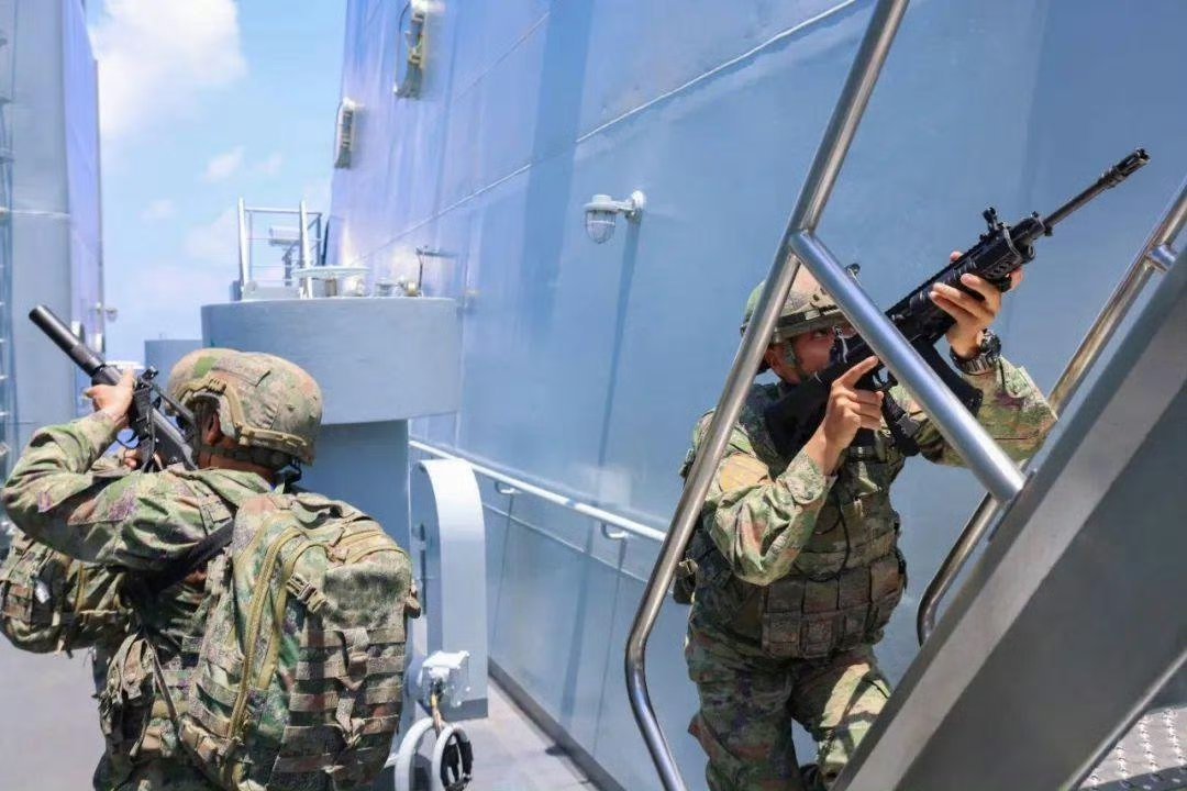 蛟龙突击队与先进武器，未来战场的主力军，蛟龙突击队与尖端武器，未来战场的强力组合