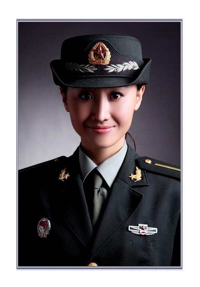中国女兵照片摄影，展现飒爽英姿与不屈精神，中国女兵摄影作品，飒爽英姿与不屈精神的展现